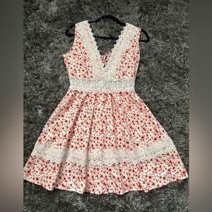 Women Dresses simplee color white ,red floral size S is new